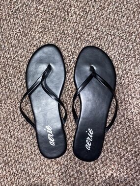 aerie Black Slim Strap Flip Flop Sandals